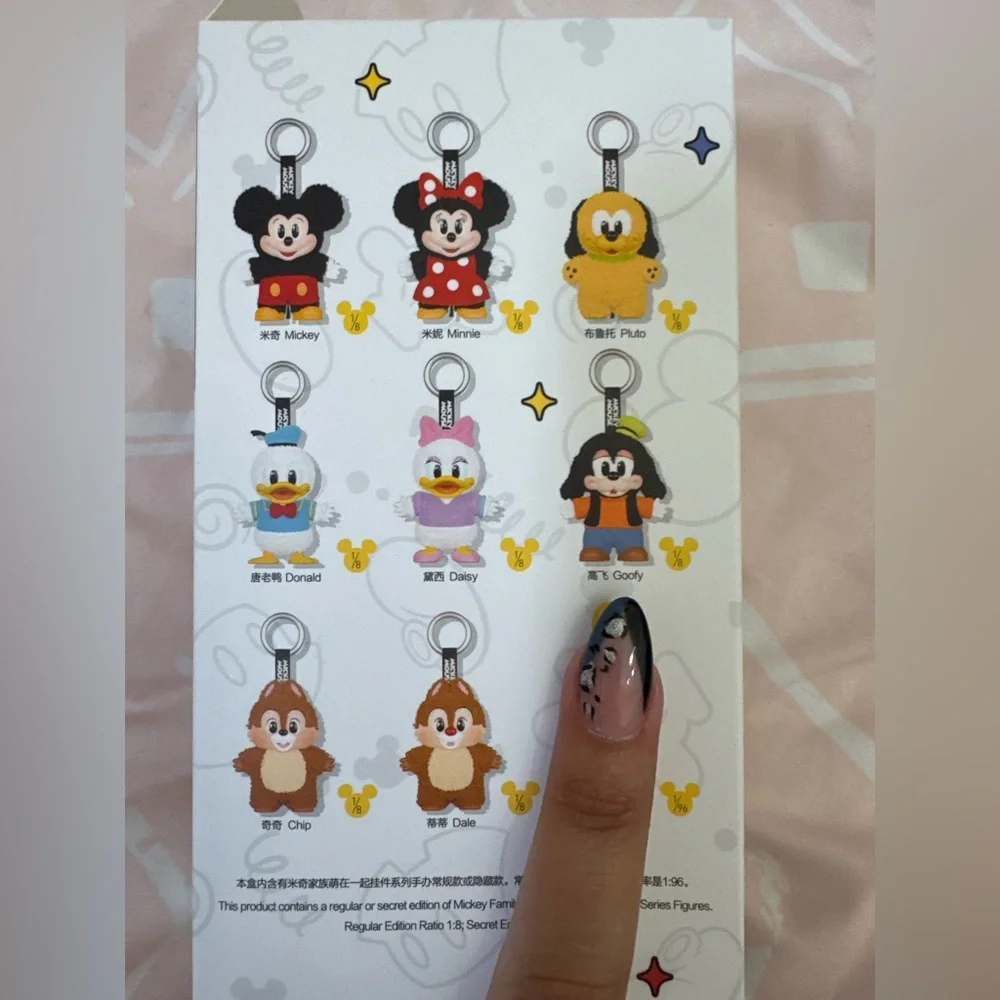 Disney Mickey Family case SET of 8  Keychain (confirmed) all characters - Picture 2 of 2